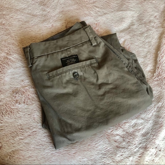 Khaki Banana Republic Chinos - Picture 3 of 5